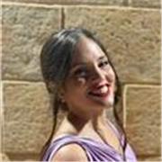 Doy clases a edades desde 3 a 16 años. 
Soy una maestra actualizada, motivada y a la que le encanta enseñar. Entusiasta y responsa
