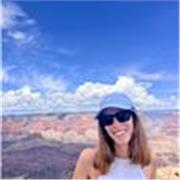 Insegnante di sostegno di scuola elementare offre ripetizioni per bambini