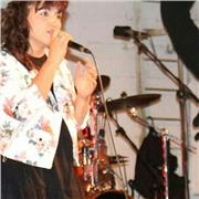 Coach di canto (anche insegnante e baby sitter),impartisce lezioni online o in presenza