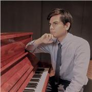 Pianista de la UNAM Facultad de Música, con más de 10 años de experiencia en la enseñanza del piano