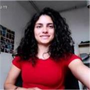 Offro lezioni online con metodo empatico, aiutando i bambini a imparare con serenità. Sono lingue vissute, non solo studiate.