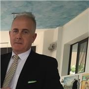 Laureato in giurisprudenza è disponibile per insegnare l'italiano agli stranieri