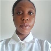 Une enseignante à l'élémentaire avec une année d'expérience