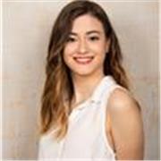Maestra titulada en el Doble Grado de Educación Infantil y Educación Primaria en la Universidad Complutense de Madrid