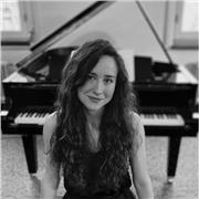 Pianista Profesional y Profesora de Piano