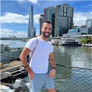 Laureato in lingue impartisce lezioni di inglese, tedesco, italiano a stranieri e doposcuola