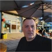 Profesor de ciencias jurídicas y sociales, egresado universitario y con capacitación docente