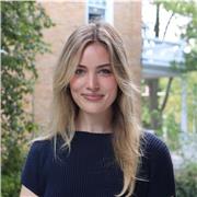 Je suis un professeur d'anglais qui offre aux étudiants un espace pour pratiquer leurs compétences conversationnelles