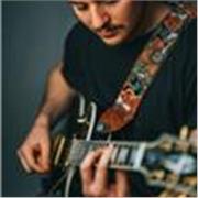 Lezioni di Chitarra Elettrica ed Acustica (Pop/Rock/Blues/Metal). Percorsi di studio personalizzati per tutti i livelli