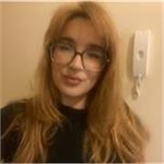Bonjour ! Je suis étudiante en L3 de droit et je propose des cours d’anglais ainsi que du soutien scolaire primaire ou collège !