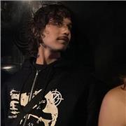 je peux enseigner les bases de l'anglais ainsi qu'approfondir pour un niveau collège lycée