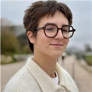 Étudiante donne des cours de soutien et des cours de Mathématiques à des élèves de Collège/Lycée.