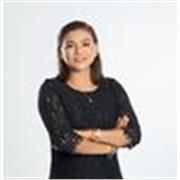 Profesora que dicta clases particulares para reforzar temas sobre derecho