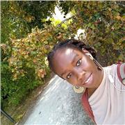 Bonjour, Je suis originaire d'un pays anglophone et je propose d'enseigner la langue anglaise en donnant des cours de conversation privés