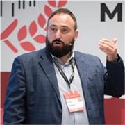 Offro lezioni di Web Marketing strategico e operativo.