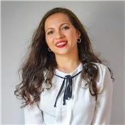 Aprenda português com uma professora nativa da língua formada em uma renomada universidade federal