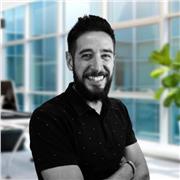 Trabajando el social media para todo tipo de clientes y leyendo todas las tencias del sector.