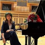 Lezioni di alfabetizzazione ed introduzione alla musica, storia della musica, solfeggio, fondamenti di armonia a tutti i livelli