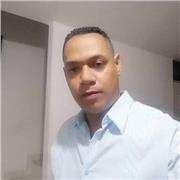 Profesor normalista, de profesión sociólogo, a estudiantes de primaria y secundaria