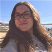 Soy simpática, metódica y trabajadora. Me encanta el inglés. Doy clases adaptadas a las necesidades de cada alumno