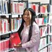 Étudiante en Master de Droit proposant des cours en ligne en Français et en Anglais
