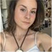 Chica de 21 años amante del inglés y de los niños 