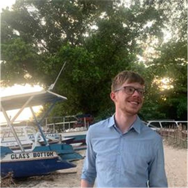 Vincent Deutsch als Fremdsprachelehrer in München