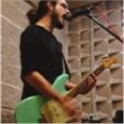 Profesor de guitarra imparte clases presenciales u online para jóvenes y adultos. Desde iniciación hasta nivel avanzado