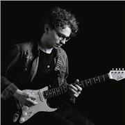 Insegnante di chitarra elettrica blues, rock, pop, hard rock impartisce lezioni online ed in presenza su Catania e Vittoria (RG)