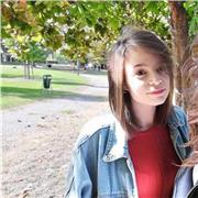 Laureata in Psicologia ed in Comunicazione, offro lezioni in letteratura italiana e materie umanistiche