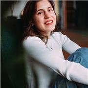 Quiero transmitir el amor por el idioma a los demás. Mis clases están dirigidas a quienes desean descubrir su pasión por el españo