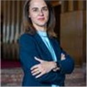 Profesora entusiasta de inglés y francés con más de 25 años de experiencia enseñando a estudiantes jóvenes y adultos