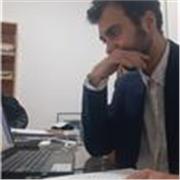 Giurista impartisce lezioni di diritto, inglese, francese