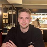 Hello! My name is Paul, and I am a native French speaker who has been living in the UK for the past 8 years. I’m passionate about helping students gain confidence and enjoy learning French. Whether you’re a beginner or looking to improve your speaking ski