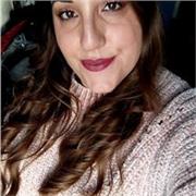 Studentessa laureanda in mediazione linguistica e interculturale impartisce lezioni di lingua e letteratura spagnola