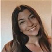 Ragazza universitaria livello C1 di inglese impartisce ripetizioni ai ragazzi delle scuole medie e superiori