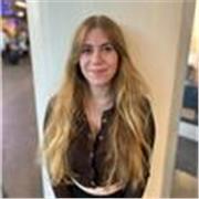 Soy una persona muy amable y paciente. Me gustaría impartir clases de inglés, y cualquier materia de ciencias sociales.