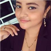 Profesora imparte clases de biología