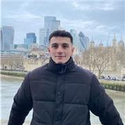 Estudiante de último año de Administración y Dirección de Empresas con conocimientos sólidos en economía, matemáticas aplicadas.
