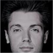 From boardroom to everyday conversation, I offer tailored English lessons in the heart of Milan.