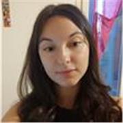 Studentessa al secondo anno di ingegneria chimica
