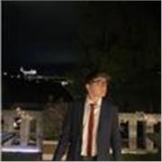 Chico joven da clases de apoyo escolar o inglés a Primaria, ESO o Bach en Madrid centro