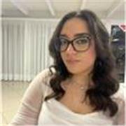 Ragazza madrelingua italiana impartisce lezioni
