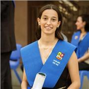 Profesora joven de matemáticas de primaria i ESO