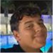 ragazzo diplomato competente da lezioni d'inglese per chi vuole imparare o ha bisogno di ripetizioni