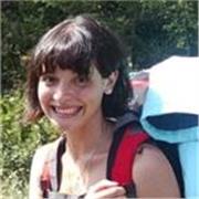 Biologa e docente di scienze e matematica di scuola secondaria di primo grado, impartisce lezioni delle materie sudette