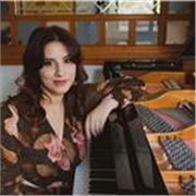 Laureata in pianoforte, offro prime nozioni musicali per approcciare la musica in modo divertente!