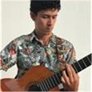 Desarrolla tus habilidades musicales: Clases de música personalizadas y adaptadas a tus necesidades con un músico versátil