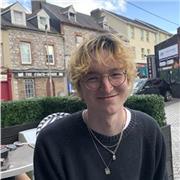 Native English speaker and TEFL certified with an English Literature degree