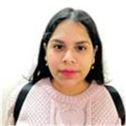 Profesora de Historia imparte clases a alumnos de nivel primaria y secundaria